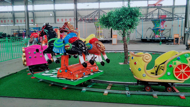 LMTT1004 Track Horse Train Rides
